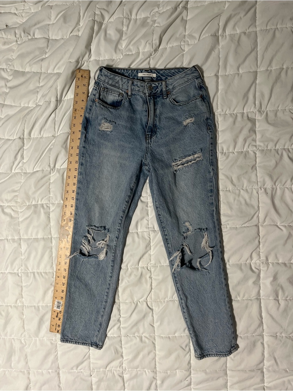 PacSun women’s Light Wash Distressed Boyfriend Jeans size 26